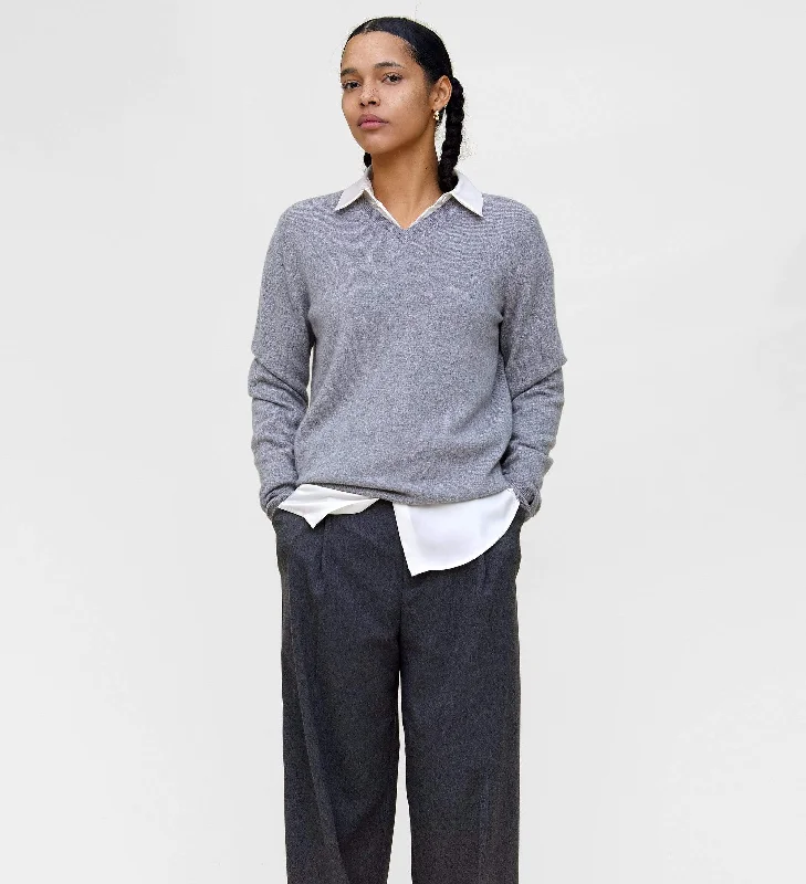 European And American Style The Women's Basic V-Neck Cashmere Sweater