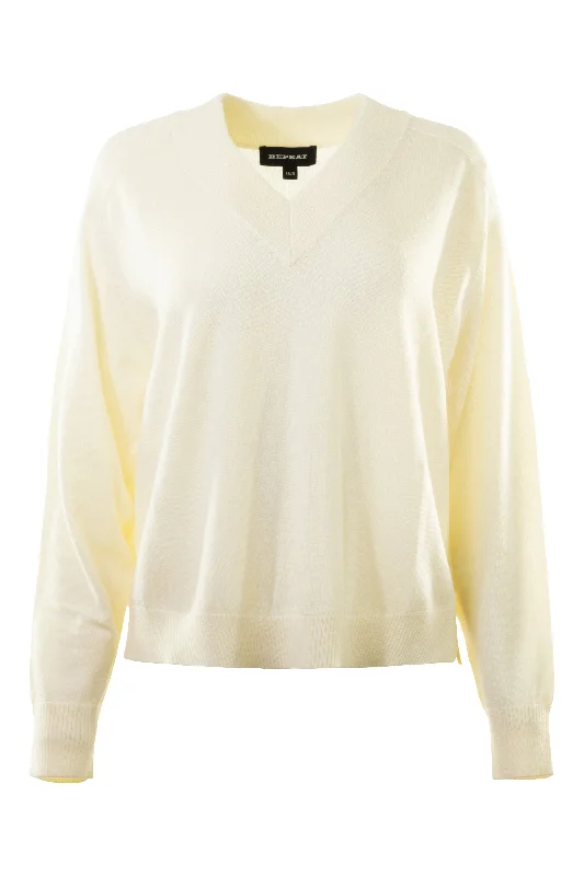 Feminine Charm Repeat Cashmere Wool V-neck Sweater in Cream