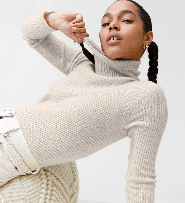 Elegant Style The Ribbed Turtleneck Cashmere Sweater