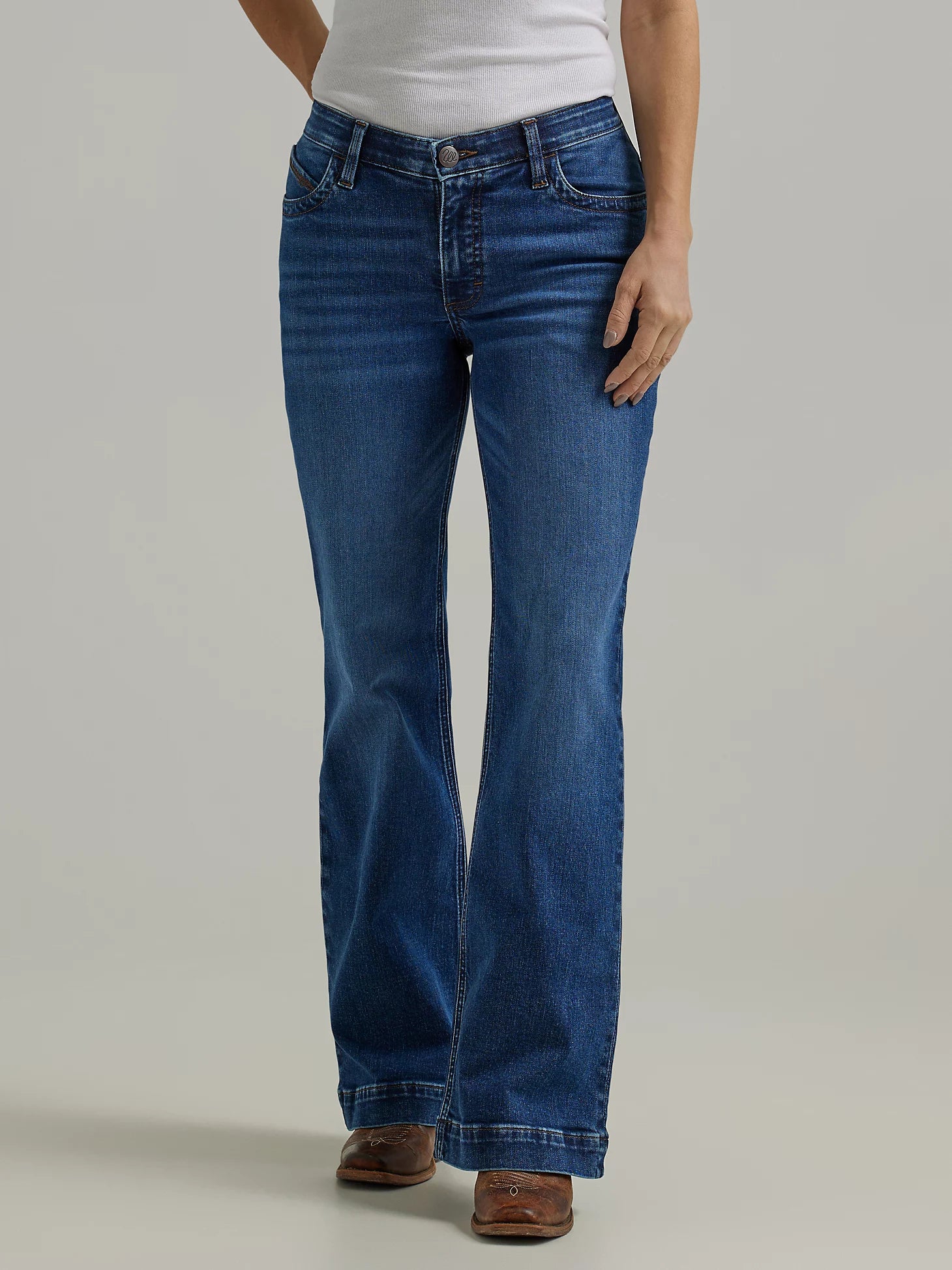 Designer Style Wrangler Ultimate Riding Jean Willow Mid-Rise Trouser -Parker