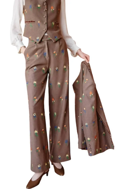 Elegant Temperament Chesnut Trousers In Brown