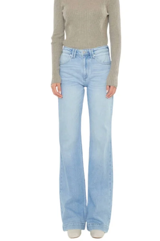 Elegant Style Courtni Bootcut Jeans In Light Denim