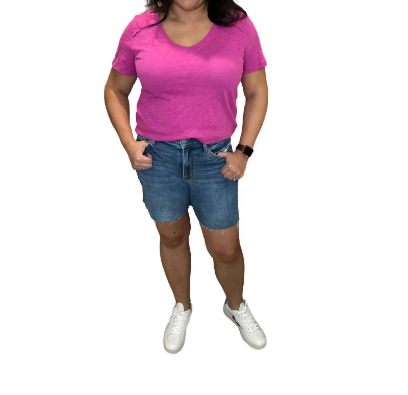Cute Style High Waist Raw Hem Shorts In Medium Wash